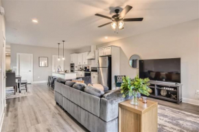 New Build 5 min to Broadway Sleeps 10